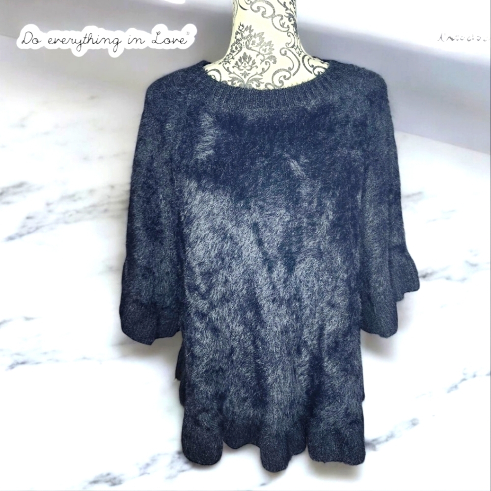 🆕️ DO EVERYTHING IN LOVE Black Faux Fur Poncho- One Size